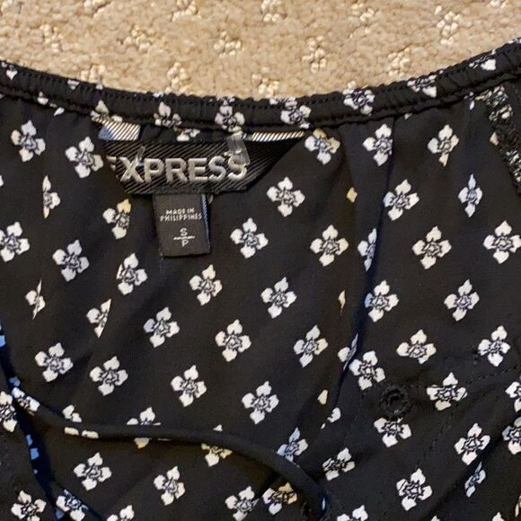 Express dress. Size S/P. Excellent condition. Black and white color. - Picture 2 of 12